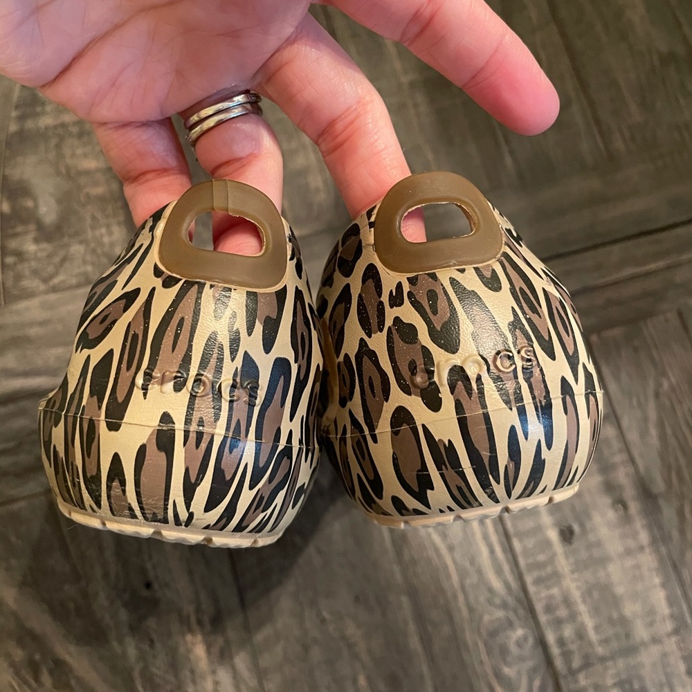 Crocs Kadee leopard flat shoe size 7 - Picture 7 of 9